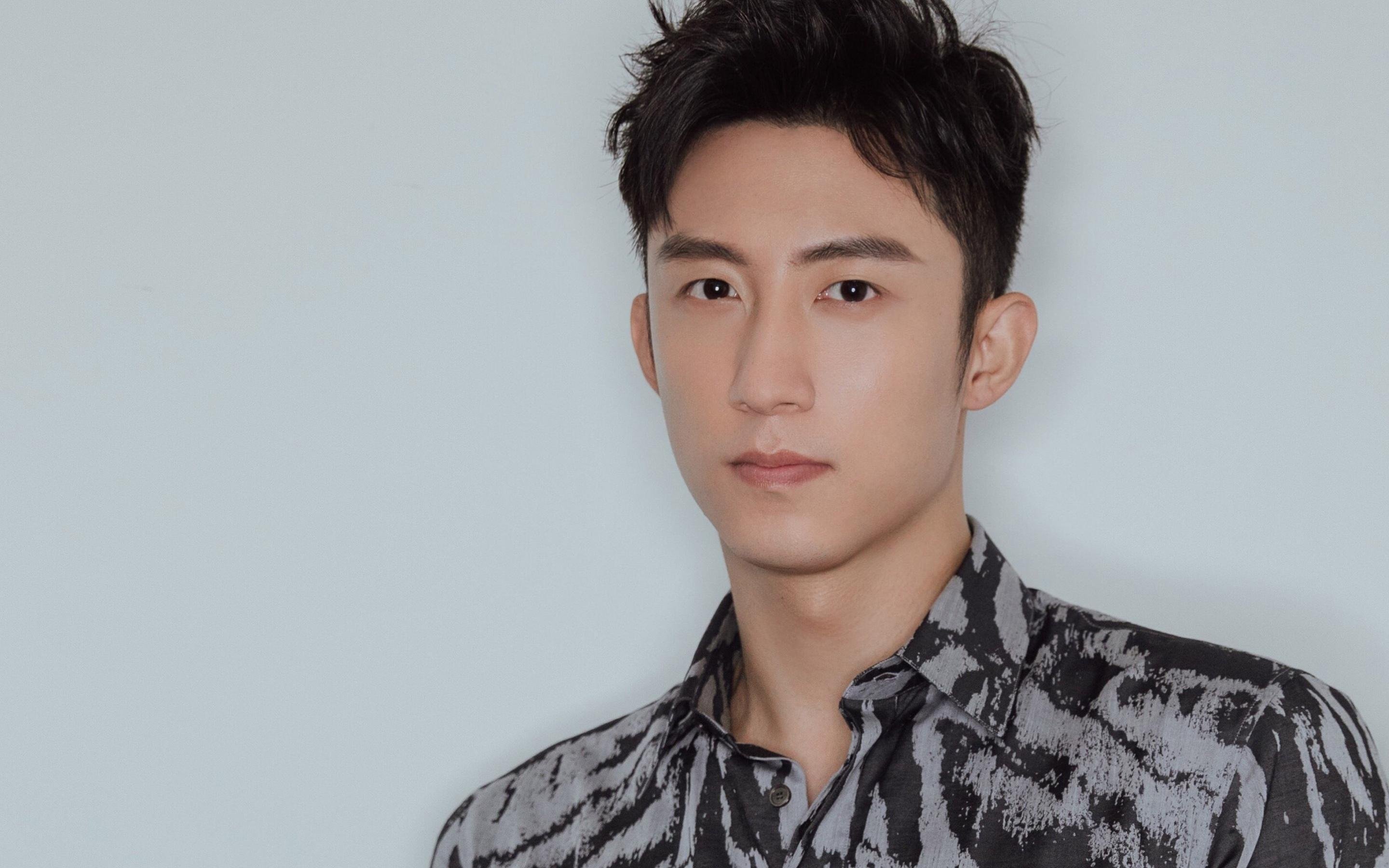 九游(jiuyou.com)游戏-利兹联边路突破频繁,白玫瑰军团冲击欧战,利兹联玫瑰德比